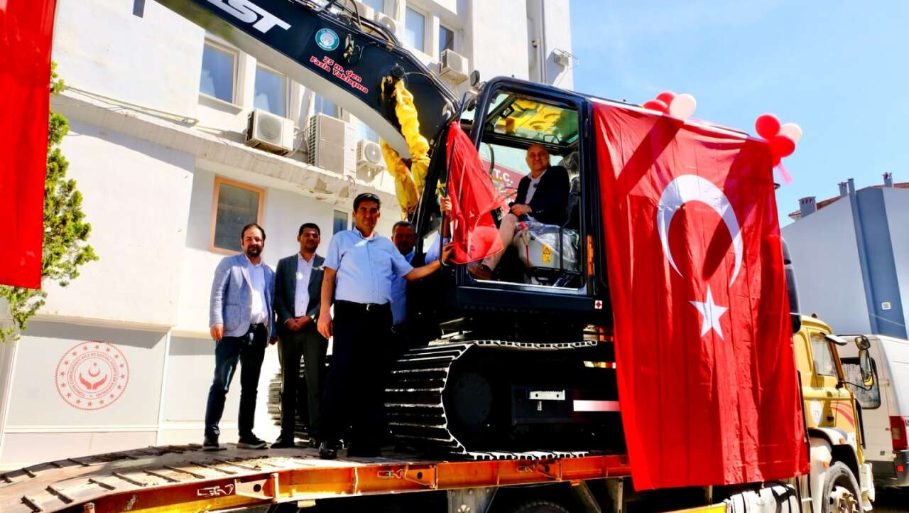 Yatağan Belediyesi’nden 7,5 Milyon Liralık Yeni Ekskavatör Yatırımı 7